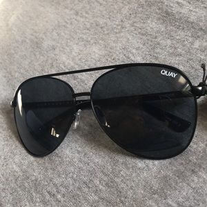 Quay Australia aviators with lens case